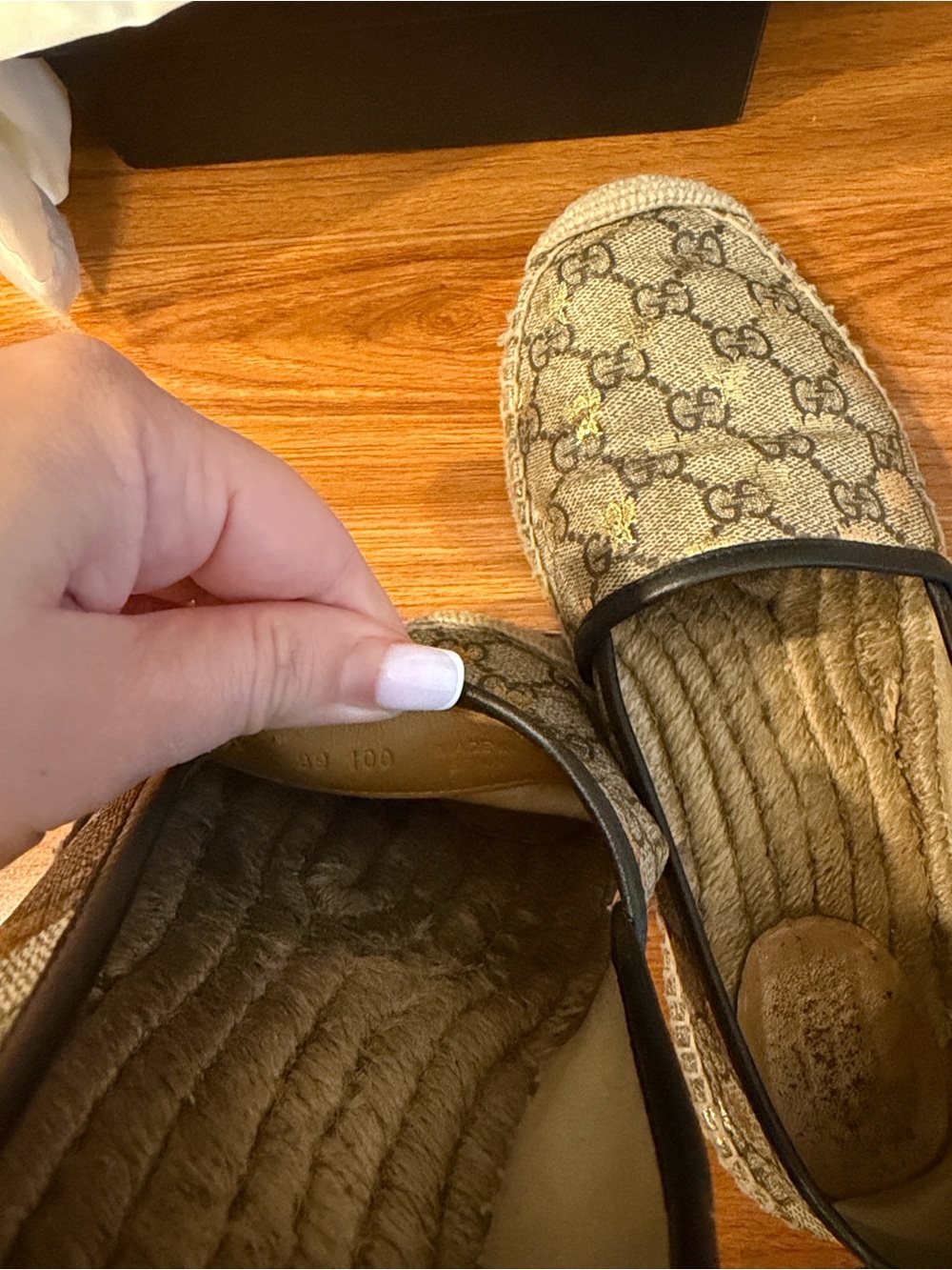 Gucci Womens Beige and Black GG Bee Espadrille - Picture 8 of 9